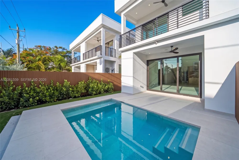1330 NE 16th Ter Fort Lauderdale, FL 33304