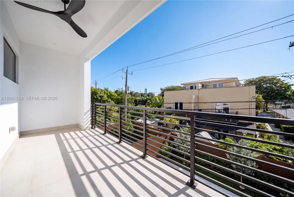 1330 NE 16th Ter Fort Lauderdale, FL 33304
