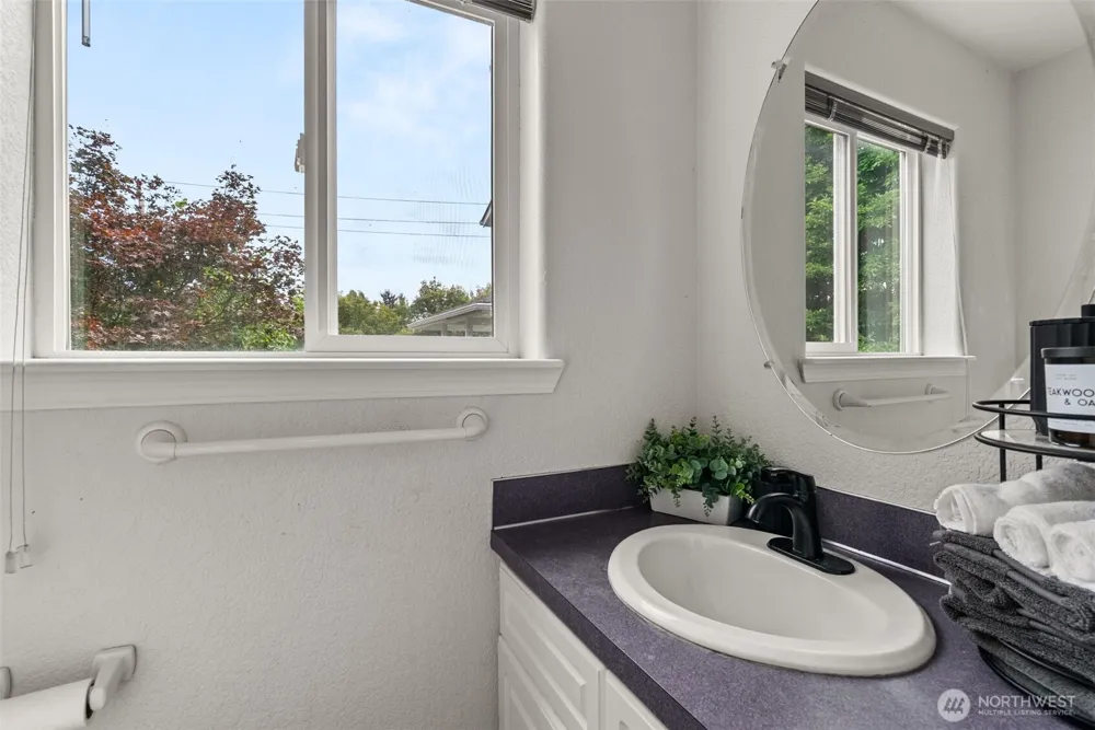 627 Bates Street SW Tumwater, WA 98512