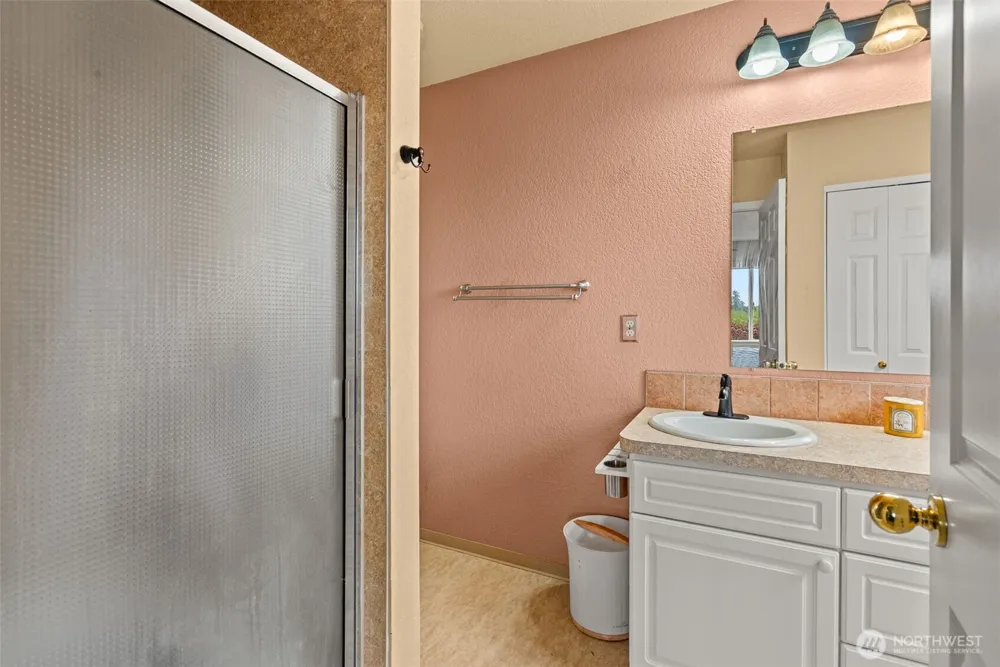 627 Bates Street SW Tumwater, WA 98512