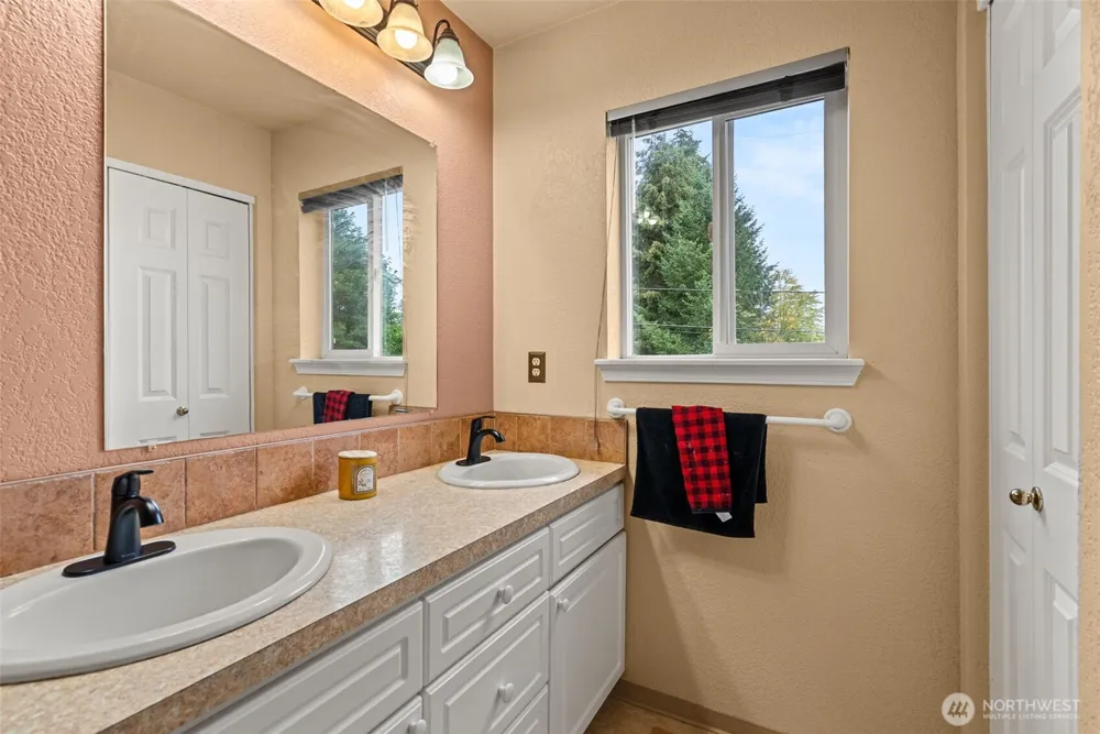 627 Bates Street SW Tumwater, WA 98512