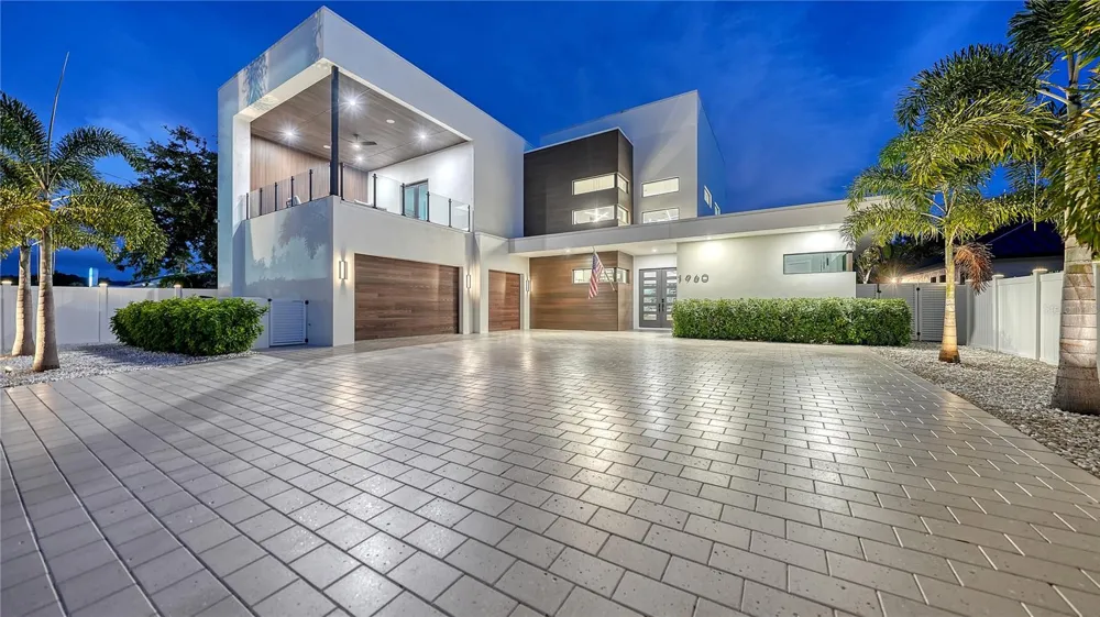 1960 BOYCE STREET Sarasota, FL 34239