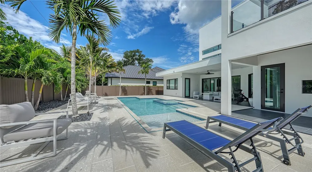 1960 BOYCE STREET Sarasota, FL 34239