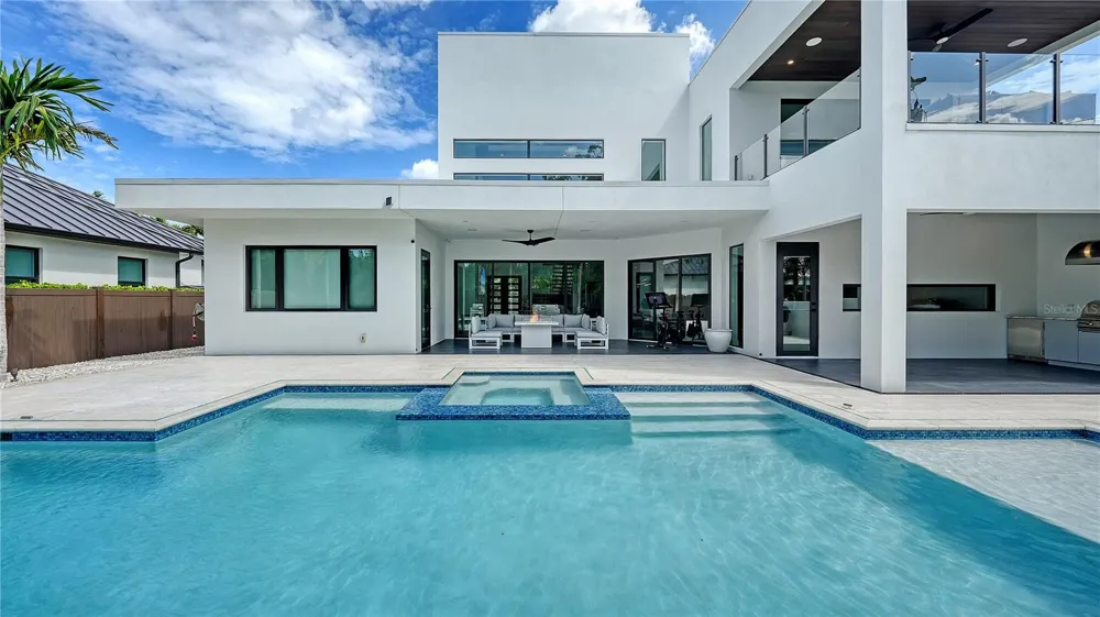 1960 BOYCE STREET Sarasota, FL 34239