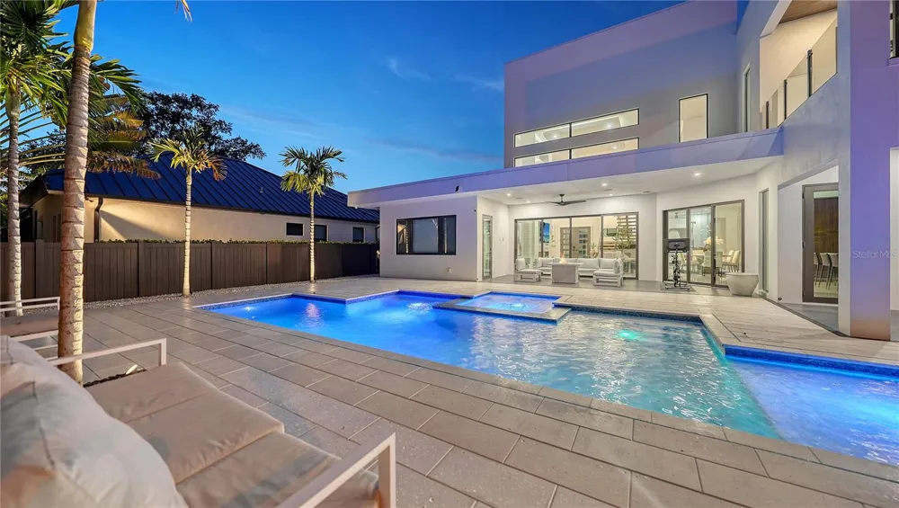 1960 BOYCE STREET Sarasota, FL 34239