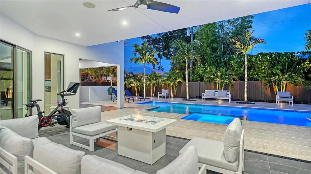 1960 BOYCE STREET Sarasota, FL 34239