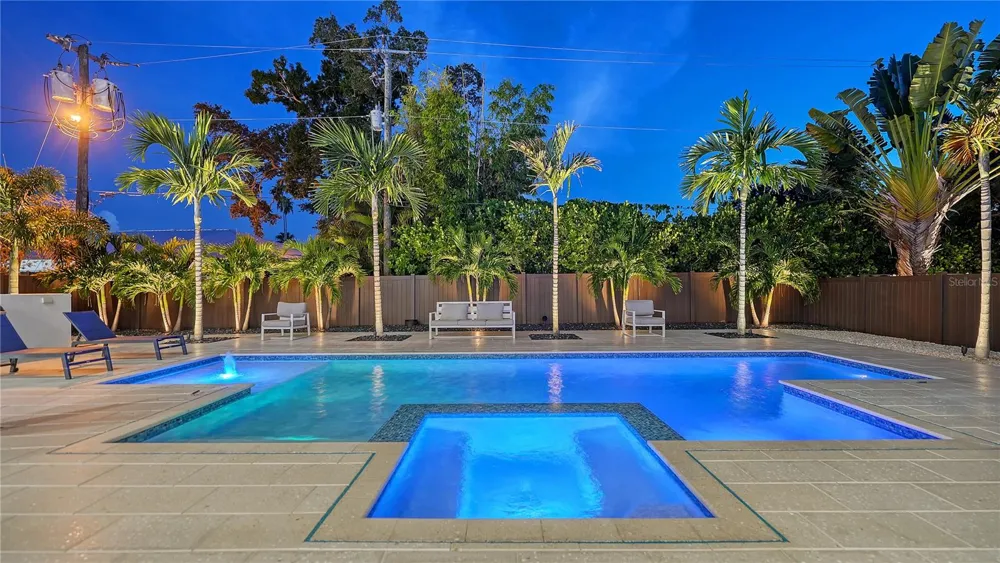 1960 BOYCE STREET Sarasota, FL 34239