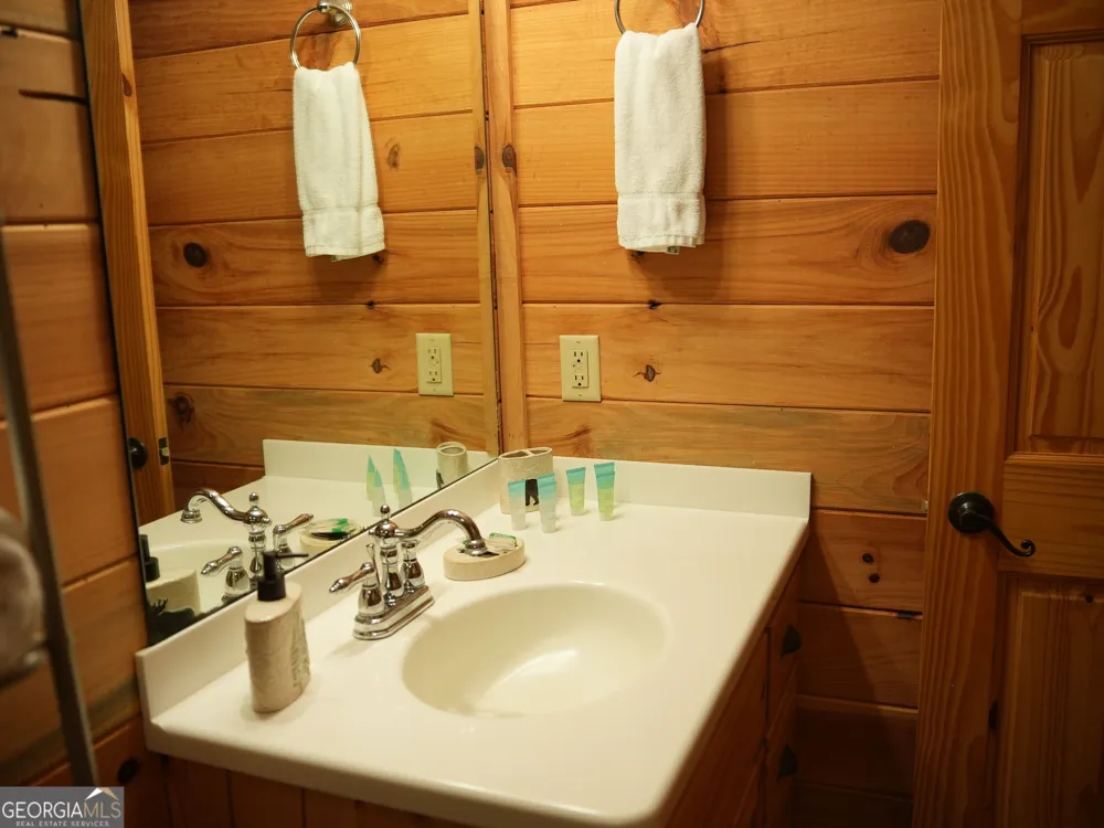 369 Myrna Branch RD Helen, GA 30545