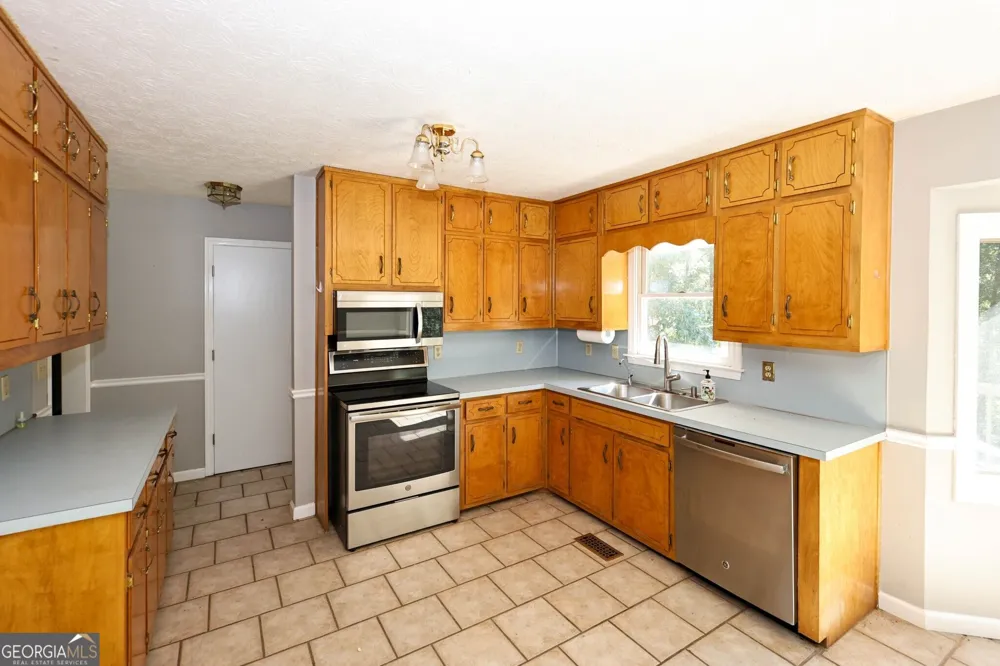 2186 Ewing Chapel RD Dacula, GA 30019