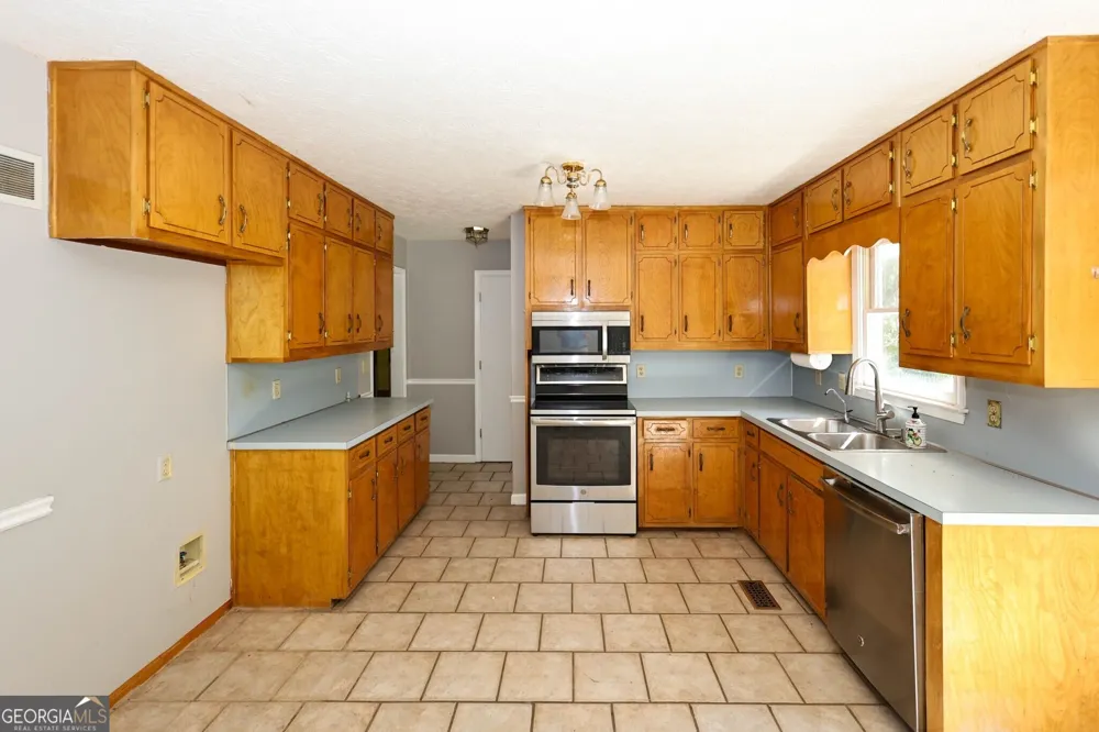 2186 Ewing Chapel RD Dacula, GA 30019