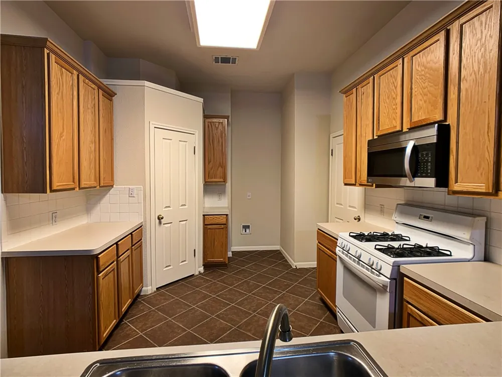 5726 Taylorcrest Drive Austin, TX 78749