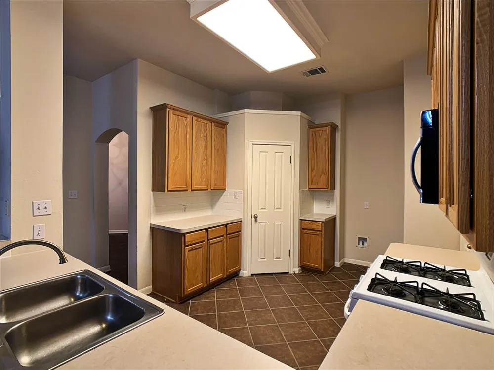 5726 Taylorcrest Drive Austin, TX 78749