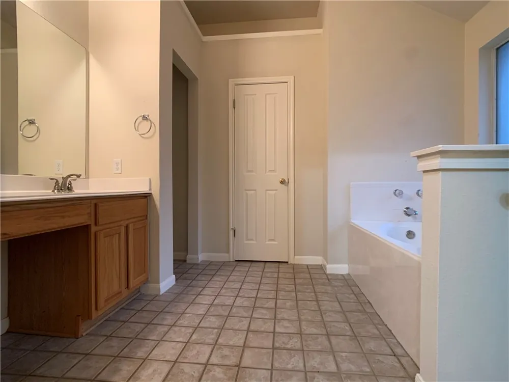 5726 Taylorcrest Drive Austin, TX 78749