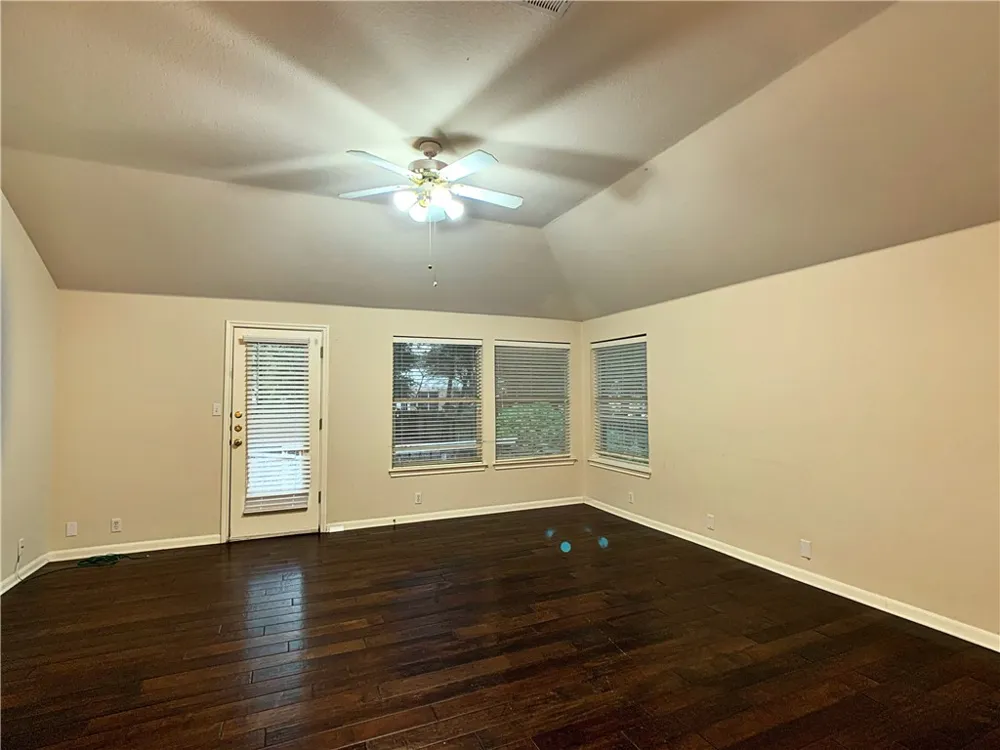 5726 Taylorcrest Drive Austin, TX 78749