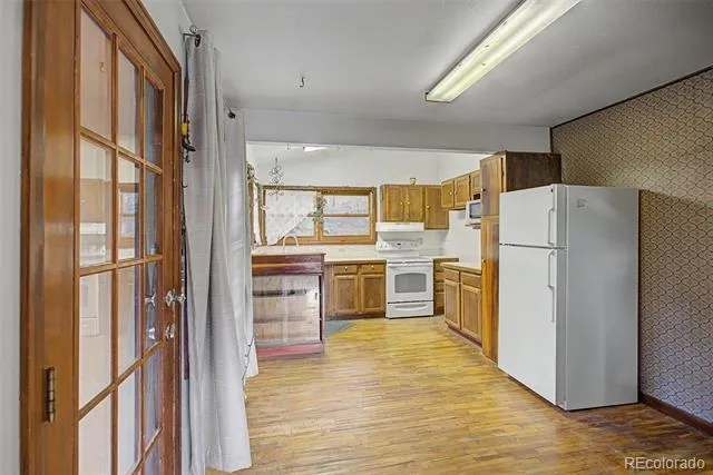 9735 Mountain Road Cascade, CO 80809