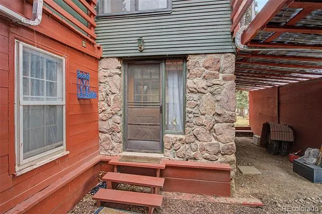 9735 Mountain Road Cascade, CO 80809