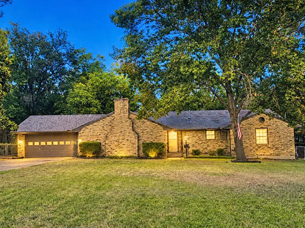 2710 Crestwood Place Denton, TX 76209