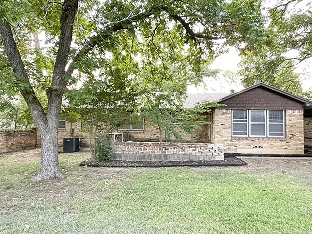 2710 Crestwood Place Denton, TX 76209