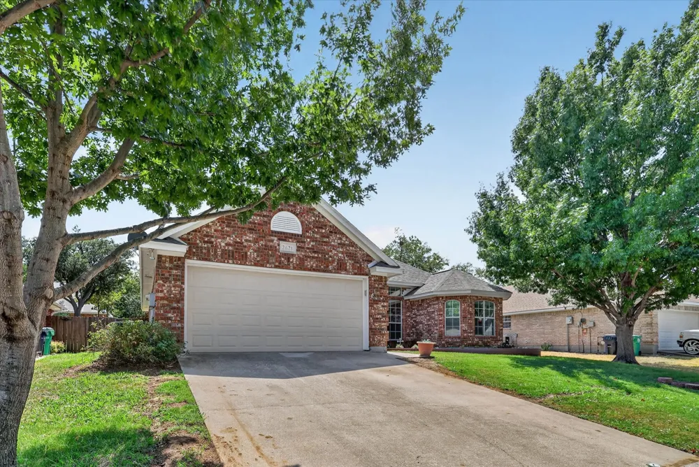 2621 John Drive Denton, TX 76207