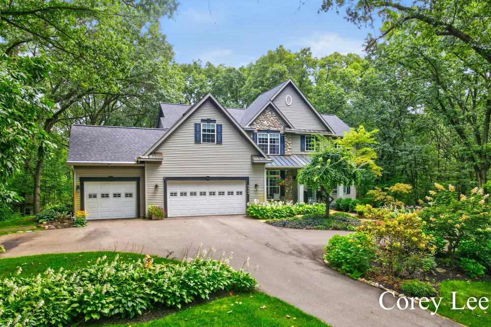 8484 Rocky Pines Drive NE Rockford, MI 49341