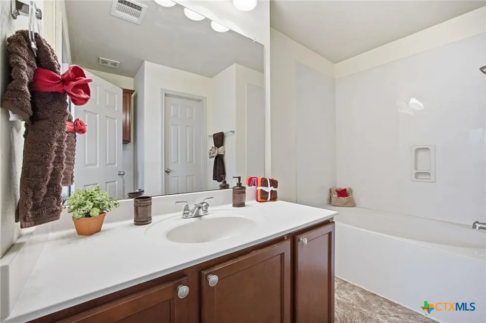 408 Azurite Drive Jarrell, TX 76537