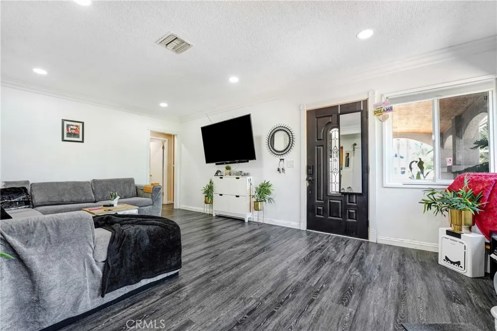 14813 Jeremie Baldwin Park, CA 91706