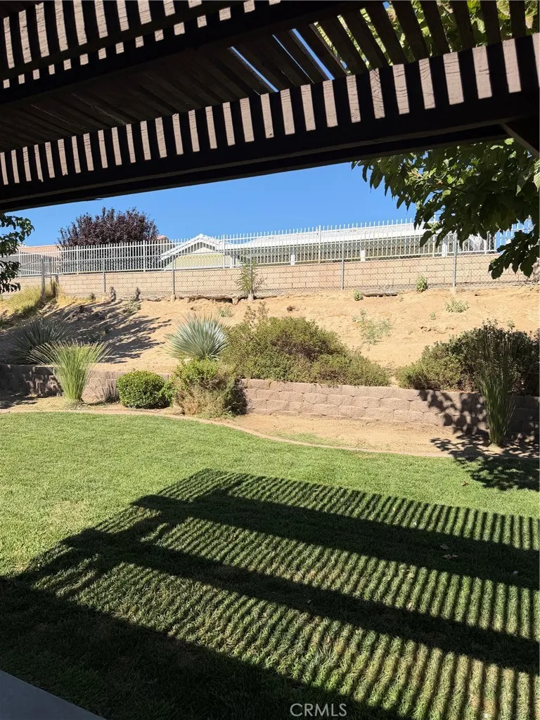 27290 Outrigger Lane Helendale, CA 92342