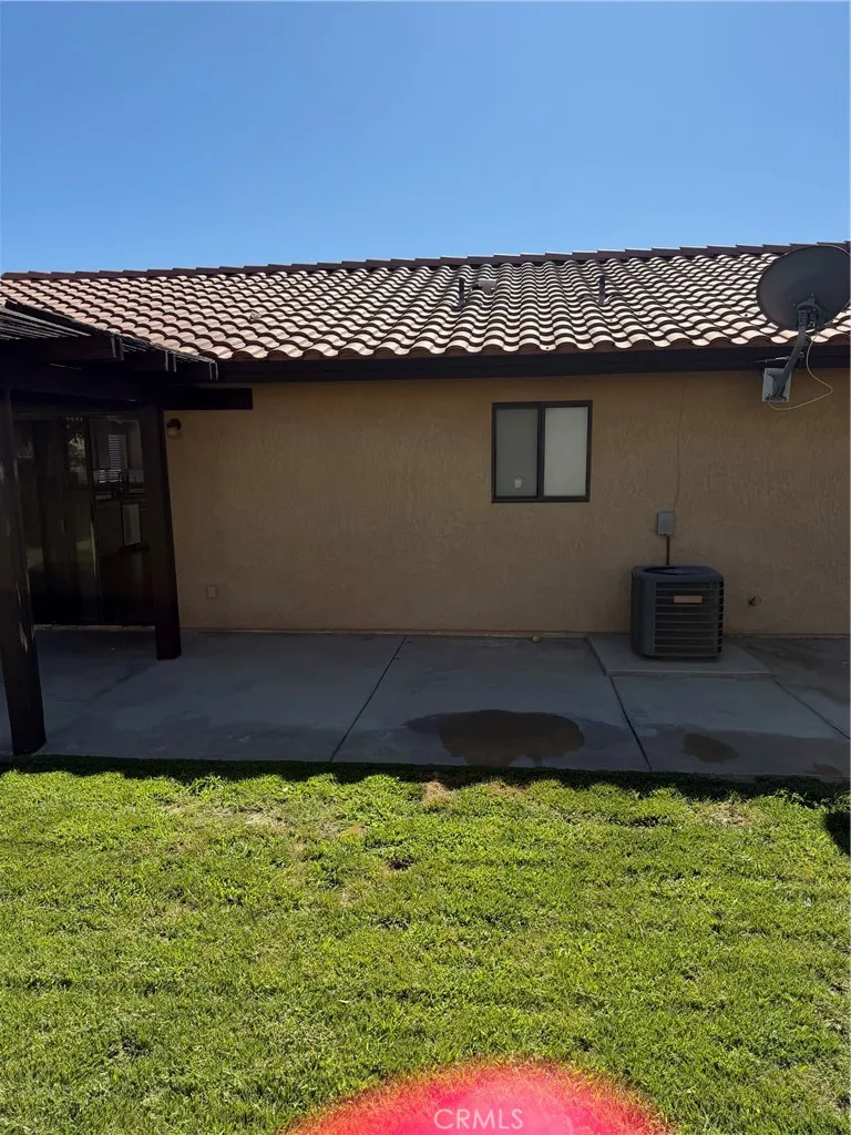 27290 Outrigger Lane Helendale, CA 92342