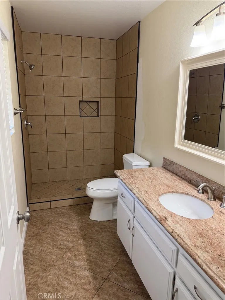 27290 Outrigger Lane Helendale, CA 92342