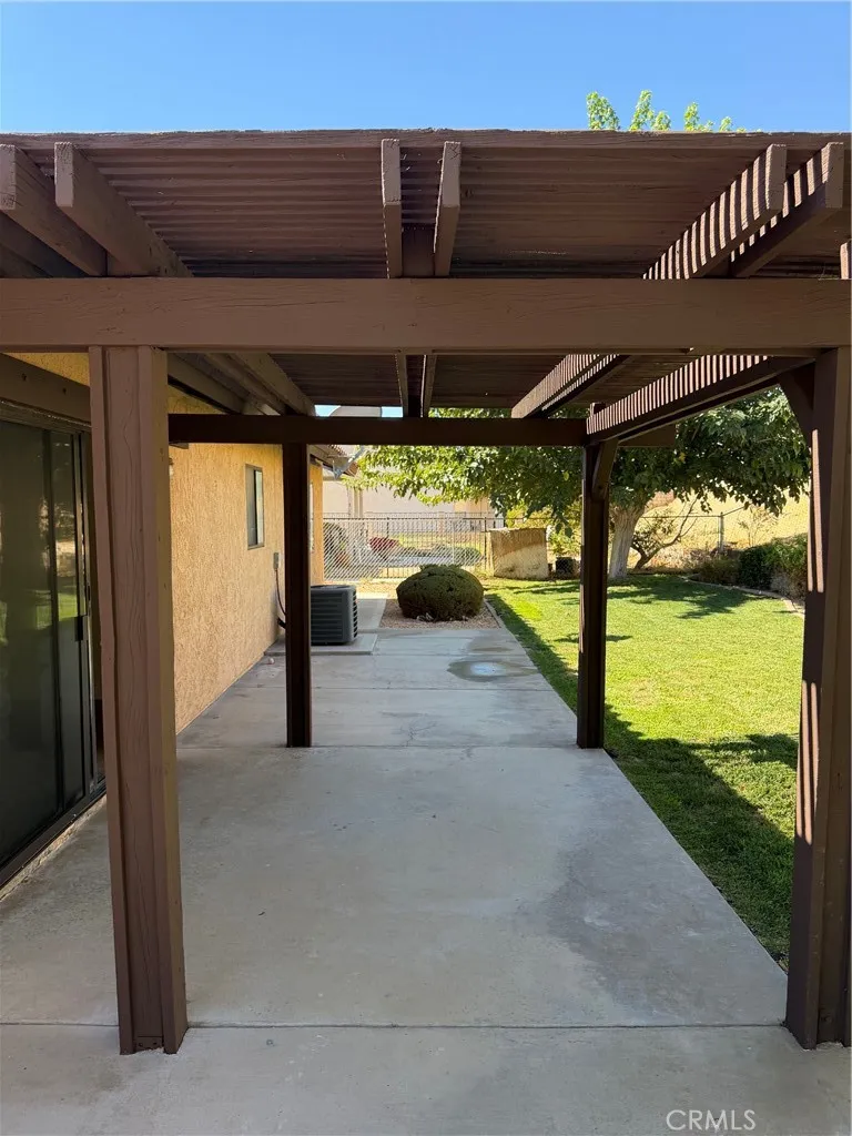 27290 Outrigger Lane Helendale, CA 92342