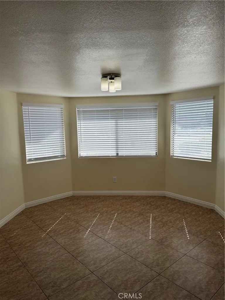 27290 Outrigger Lane Helendale, CA 92342