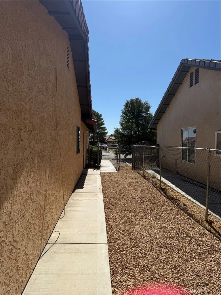 27290 Outrigger Lane Helendale, CA 92342