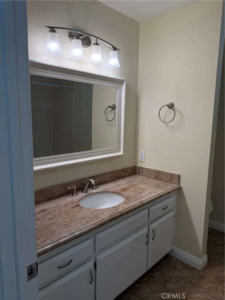 27290 Outrigger Lane Helendale, CA 92342