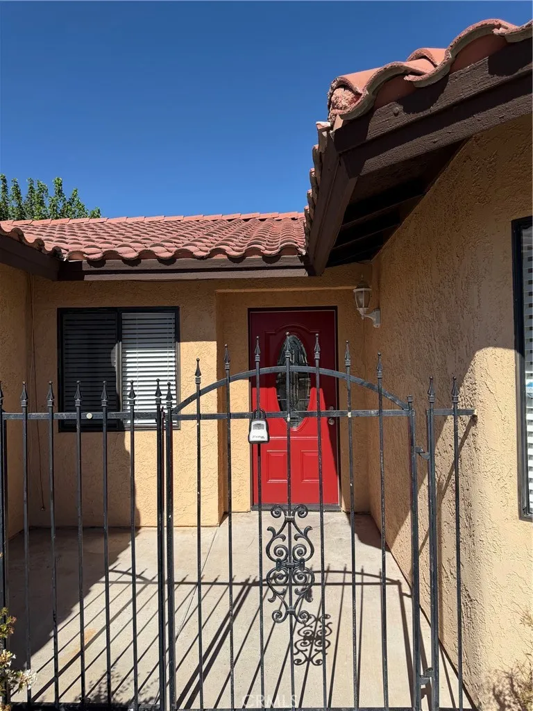 27290 Outrigger Lane Helendale, CA 92342