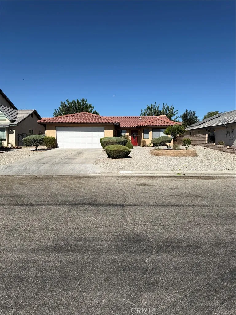 27290 Outrigger Lane Helendale, CA 92342