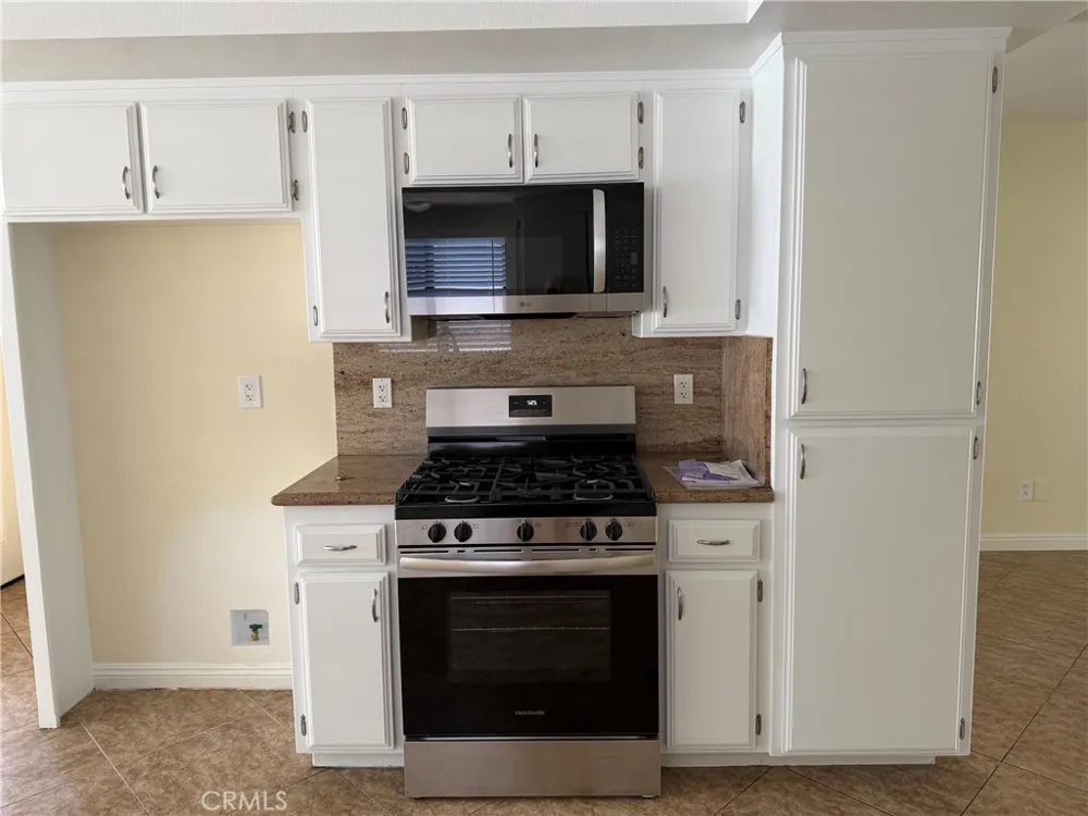 27290 Outrigger Lane Helendale, CA 92342