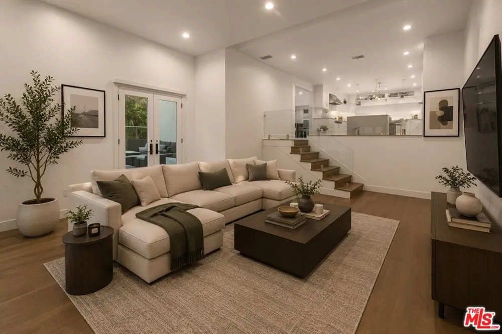 6467 Deep Dell Place Los Angeles, CA 90068