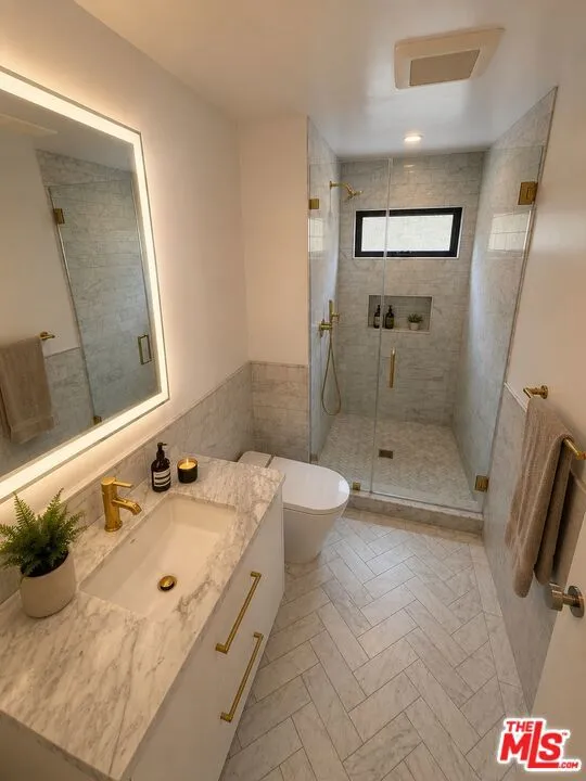 6467 Deep Dell Place Los Angeles, CA 90068