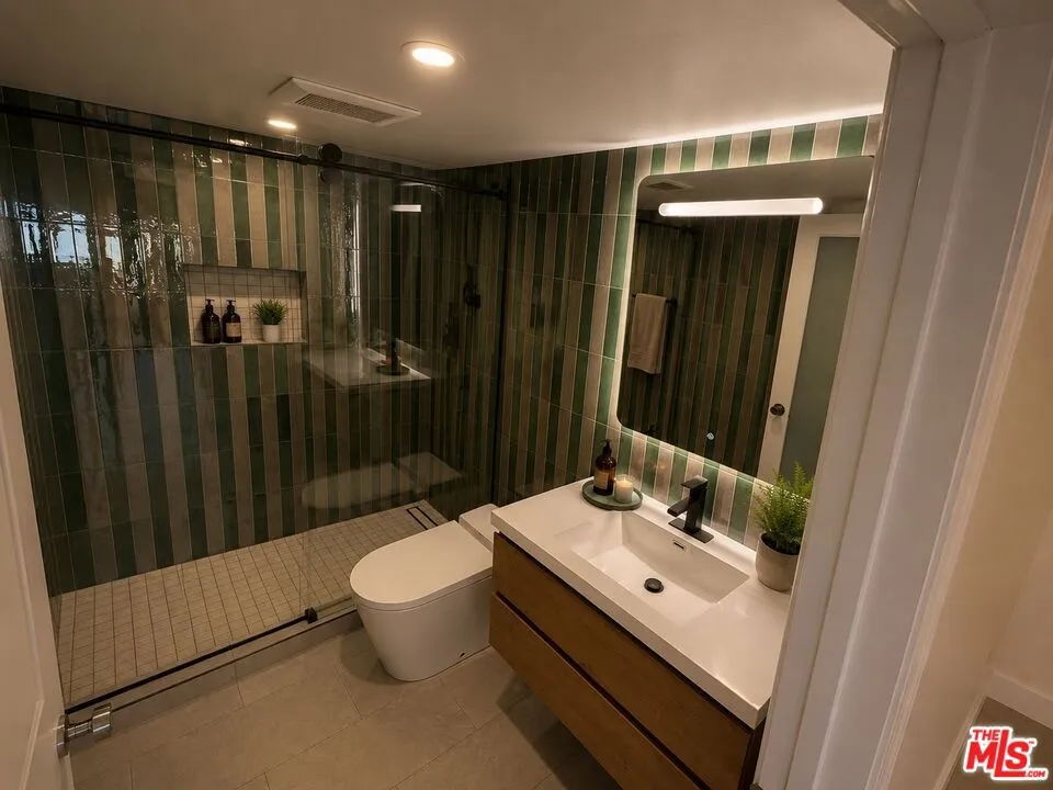 6467 Deep Dell Place Los Angeles, CA 90068