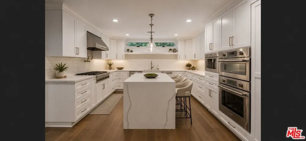 6467 Deep Dell Place Los Angeles, CA 90068