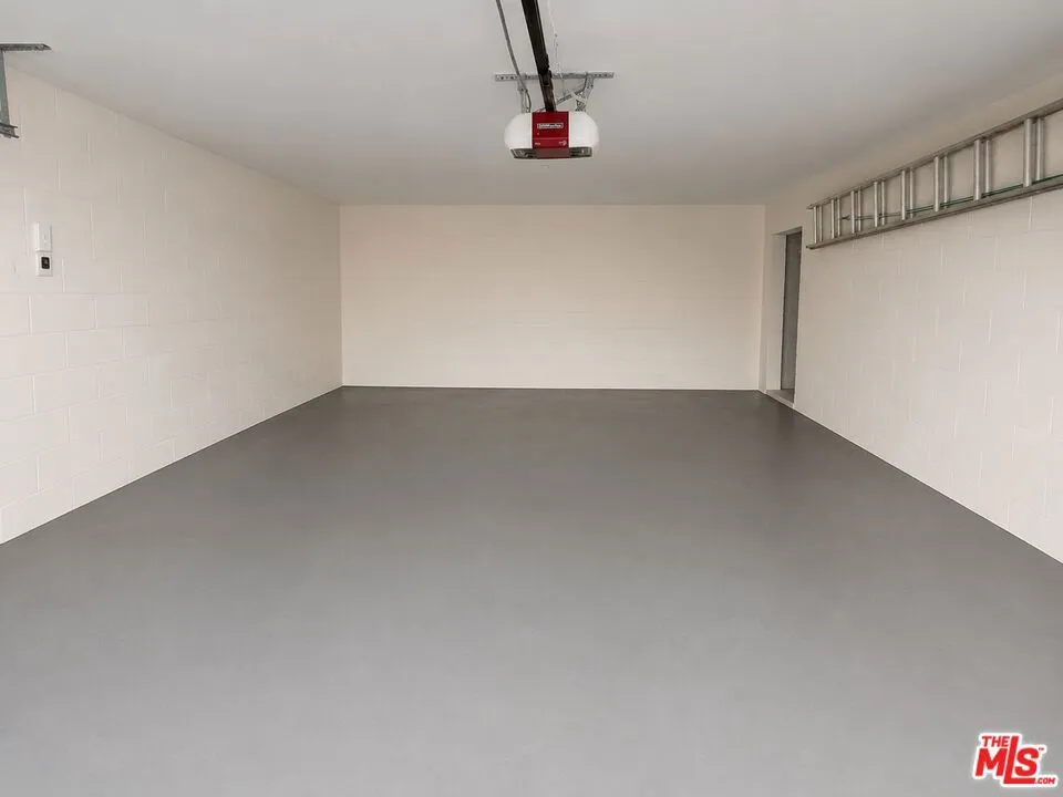 6467 Deep Dell Place Los Angeles, CA 90068