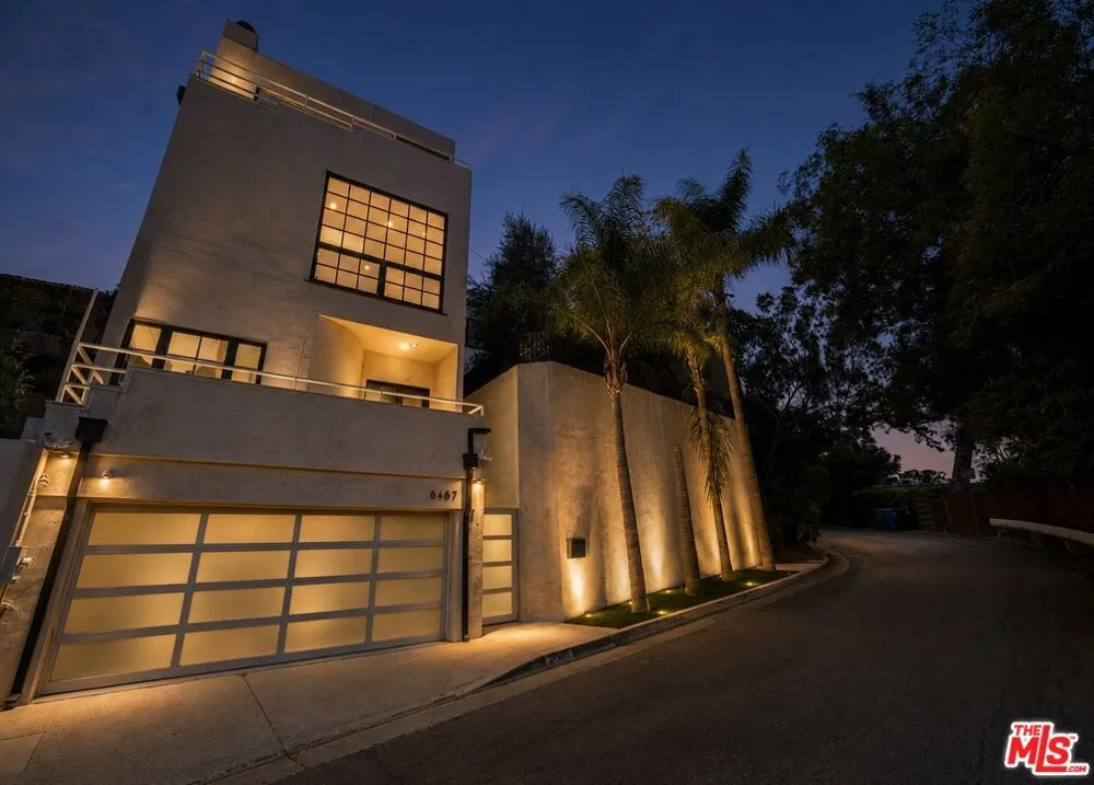 6467 Deep Dell Place Los Angeles, CA 90068