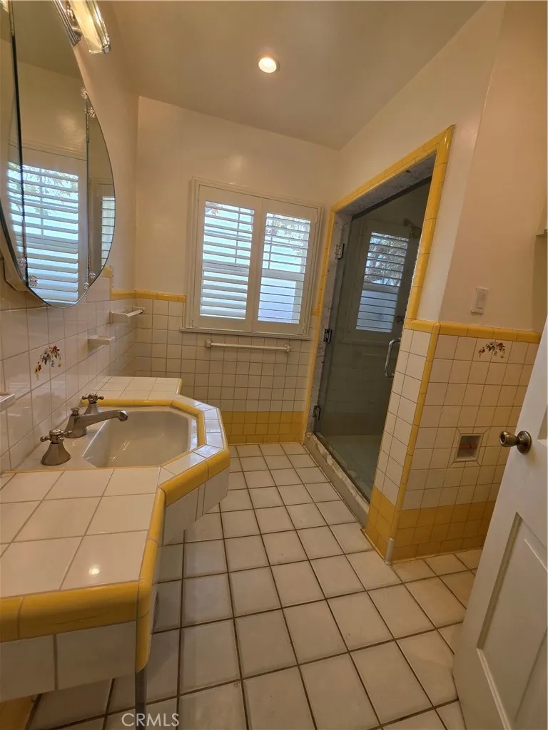 135 S Canon Beverly Hills, CA 90212