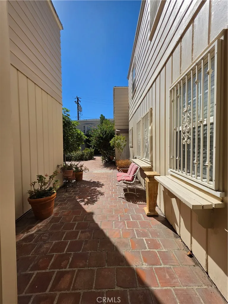 135 S Canon Beverly Hills, CA 90212