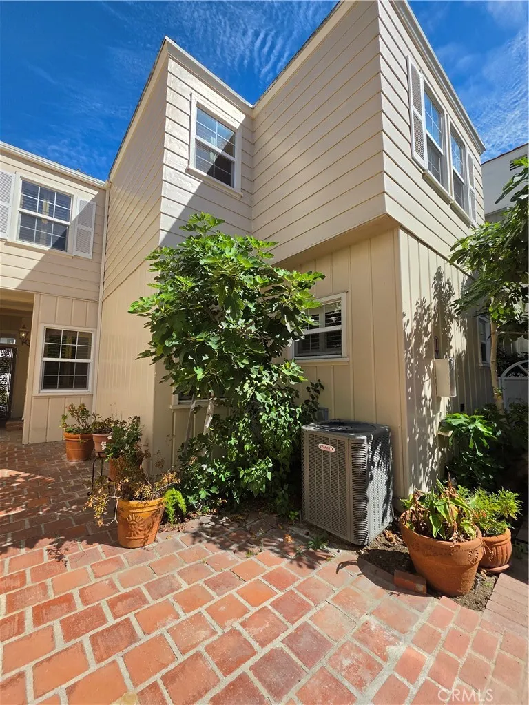 135 S Canon Beverly Hills, CA 90212