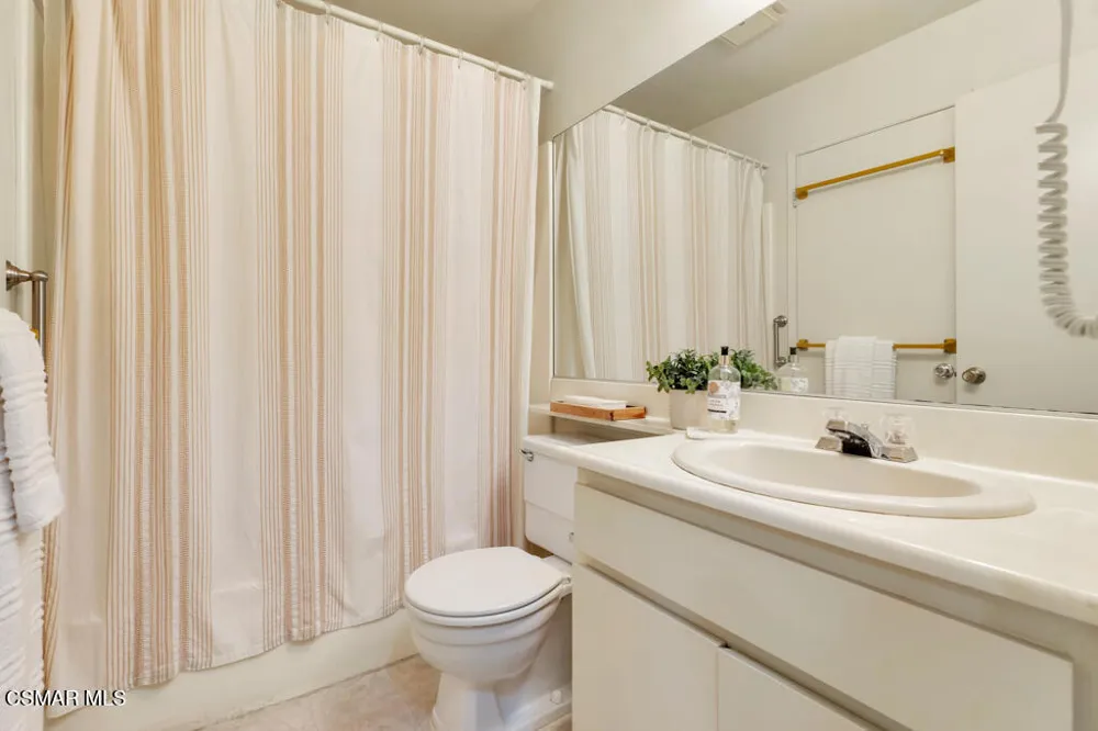 19208 Hamlin Street #4 Reseda, CA 91335