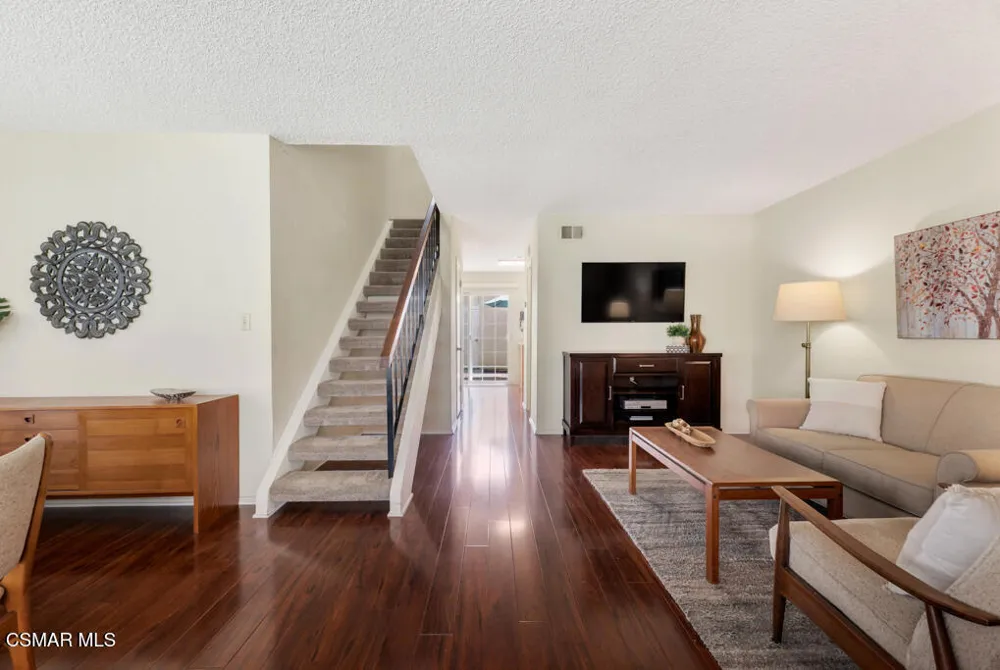 19208 Hamlin Street #4 Reseda, CA 91335