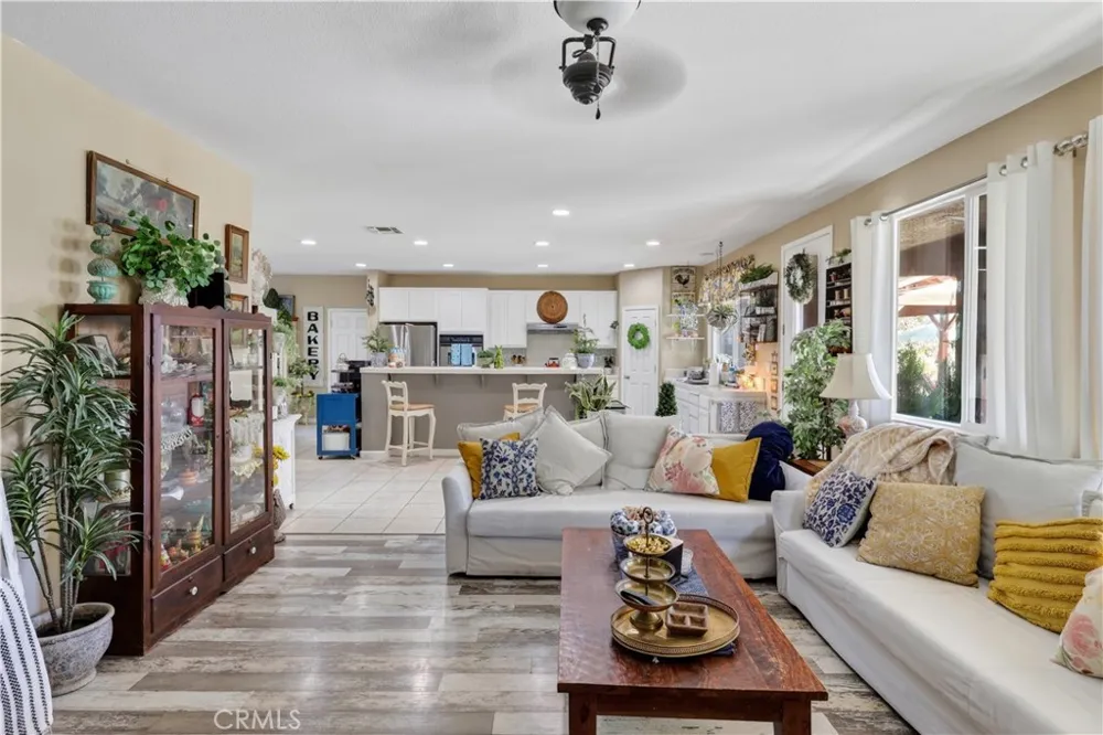 15075 Torrey Pines Chowchilla, CA 93610