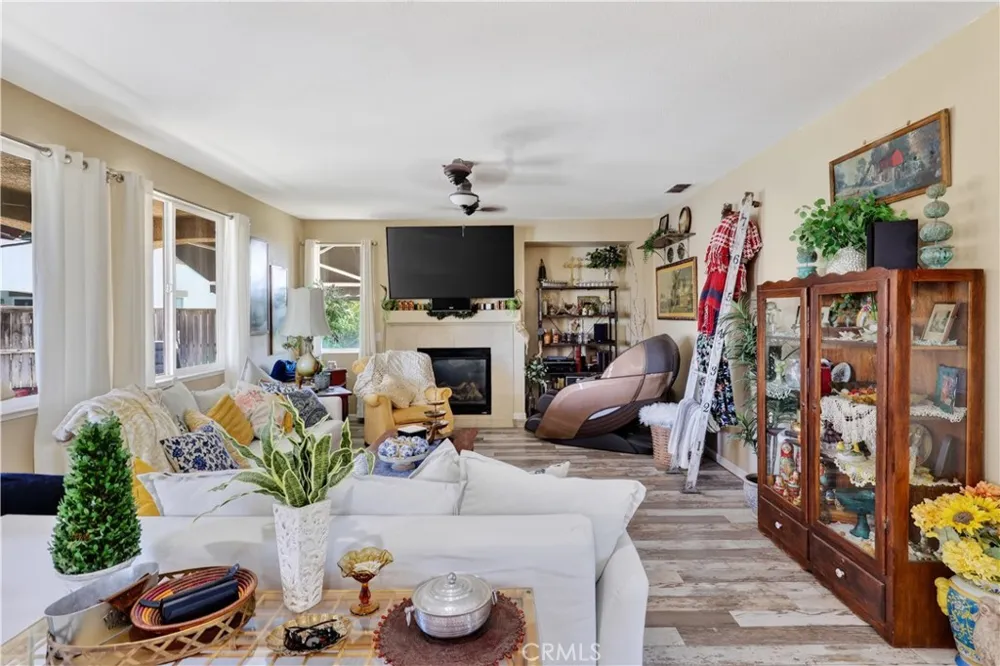 15075 Torrey Pines Chowchilla, CA 93610
