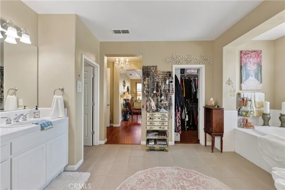 15075 Torrey Pines Chowchilla, CA 93610